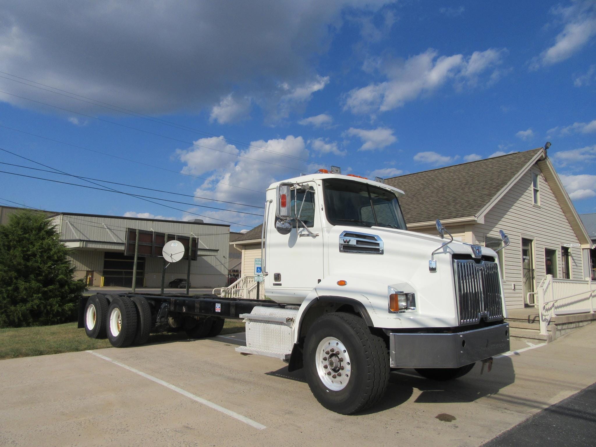 2017 Western Star 4700 Equipment Image0