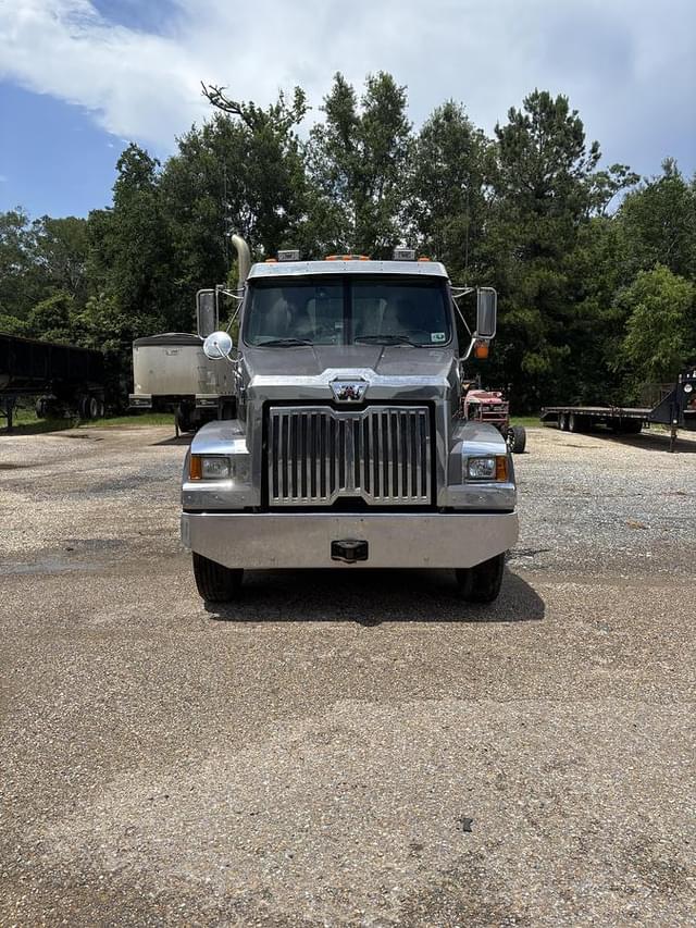 Image of Western Star 4700 equipment image 1