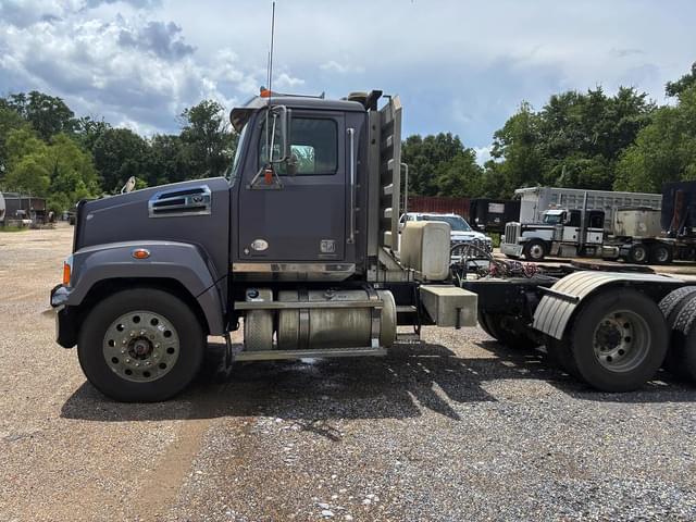 Image of Western Star 4700 equipment image 2