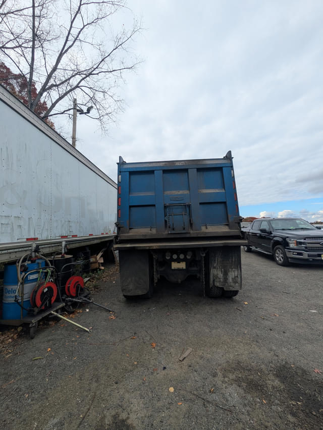Image of Western Star 4700SF equipment image 4
