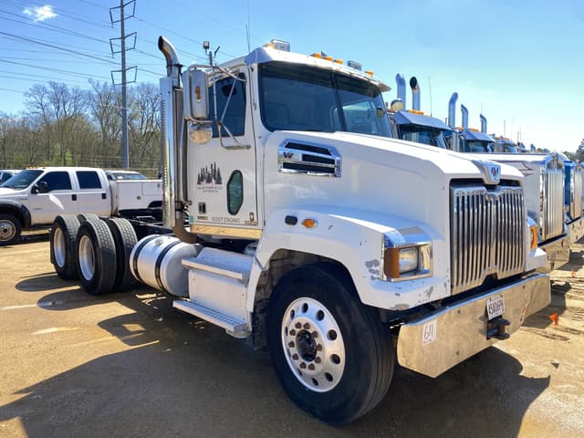 Image of Western Star 4700SF equipment image 3