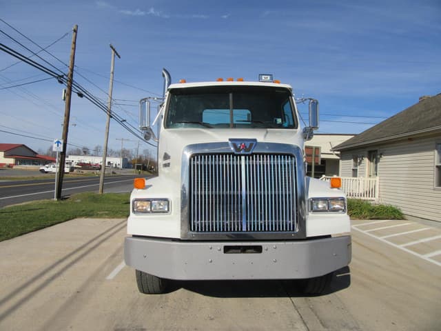 Image of Western Star 4800 equipment image 2