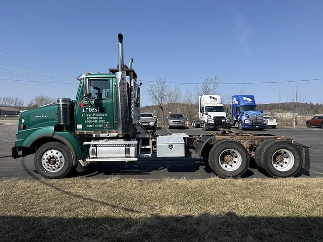 Image of Western Star 4900 equipment image 1