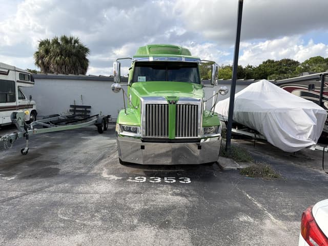 Image of Western Star 5700XE equipment image 4