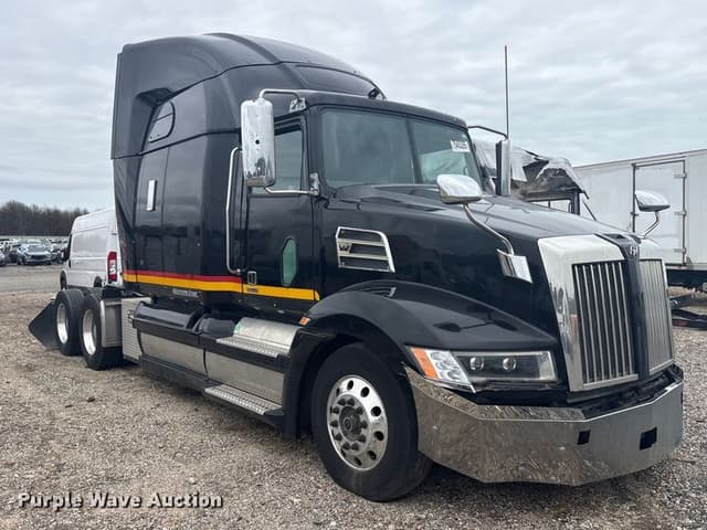 Image of Western Star 5700XE equipment image 2