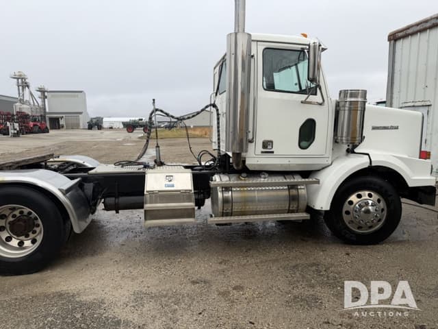 Image of Western Star 4900SB equipment image 2