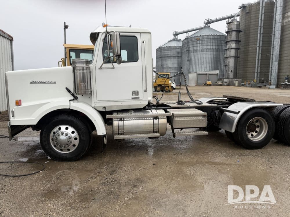 Image of Western Star 4900SB Primary image