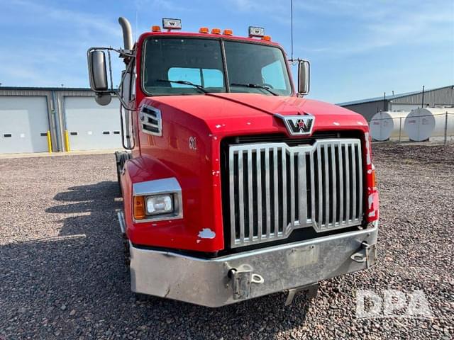 Image of Western Star W4700SB equipment image 3