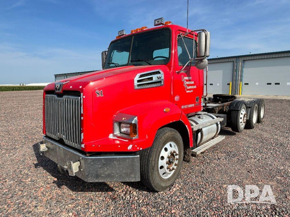 Image of Western Star W4700SB Primary image