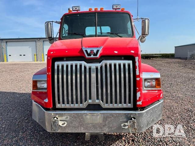 Image of Western Star W4700SB equipment image 2
