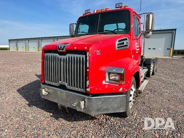Image of Western Star W4700SB equipment image 1