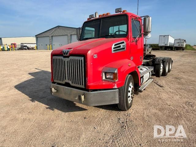 Image of Western Star W4700SB equipment image 1
