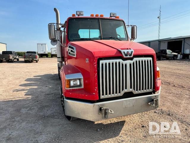 Image of Western Star W4700SB equipment image 3