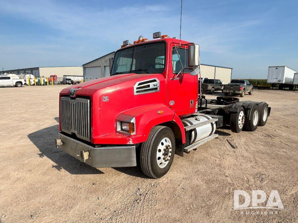 Image of Western Star W4700SB Primary image