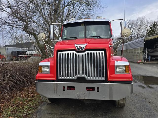 Image of Western Star 4700SF equipment image 1