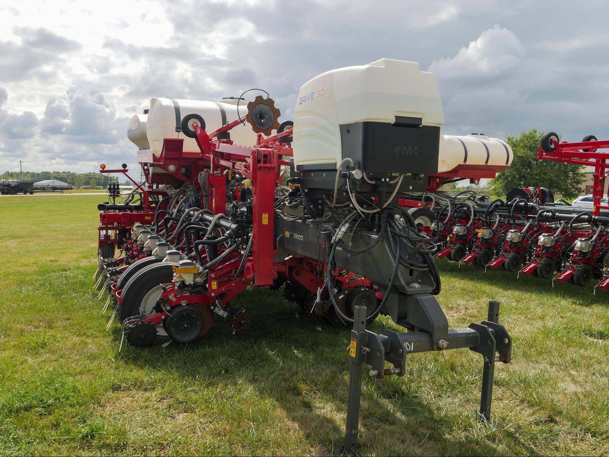 2017 White 9816VE Equipment Image0