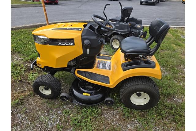 Image of Cub Cadet XT1 LT42 equipment image 1
