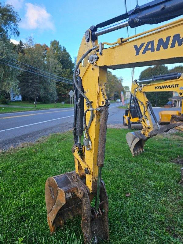 Image of Yanmar Vio35-6A equipment image 3