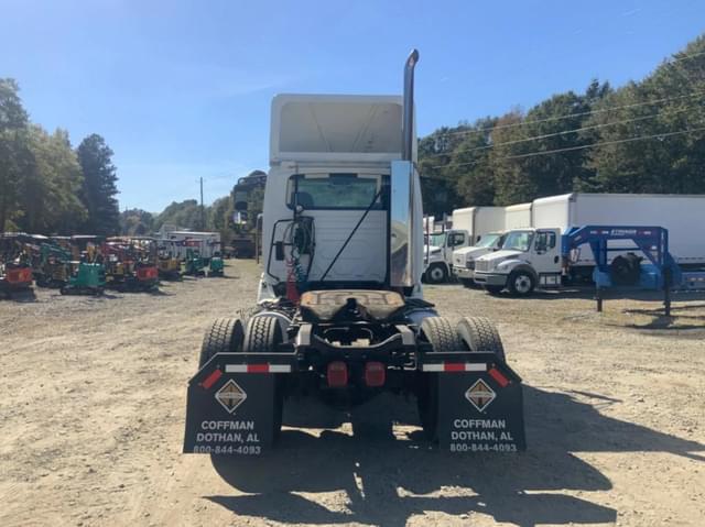 Image of International 8600 equipment image 4