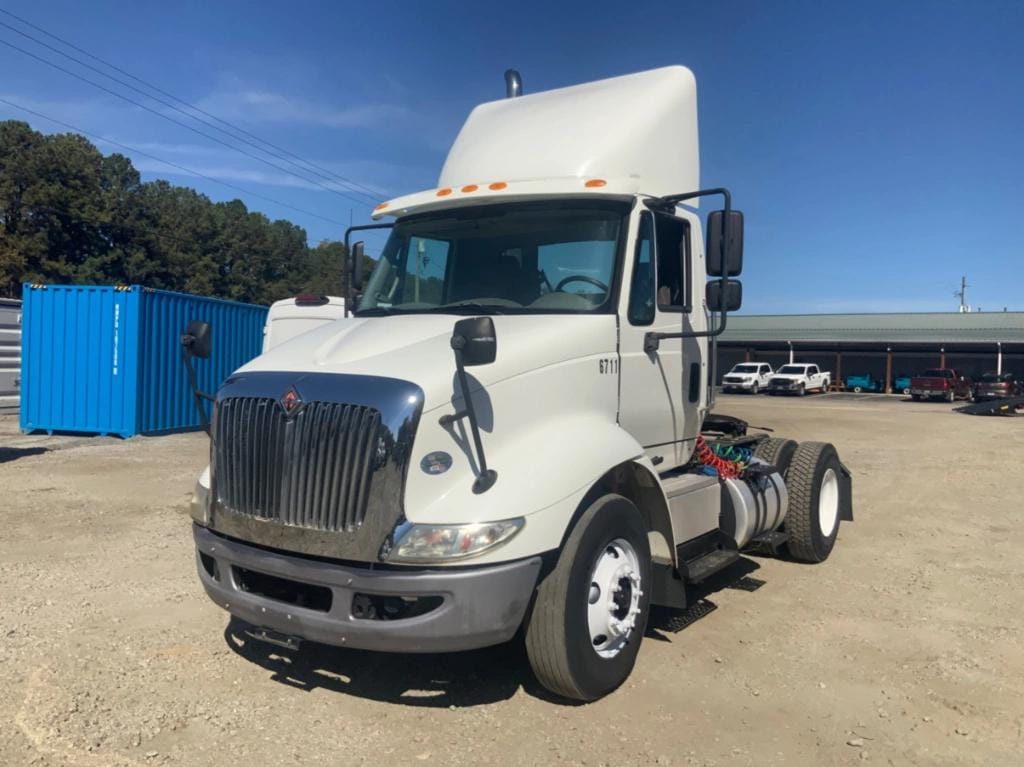 2017 International 8600 Equipment Image0