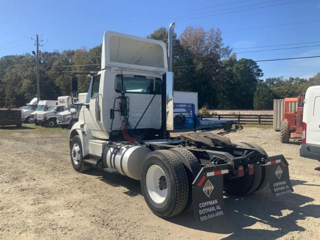 Image of International 8600 equipment image 3