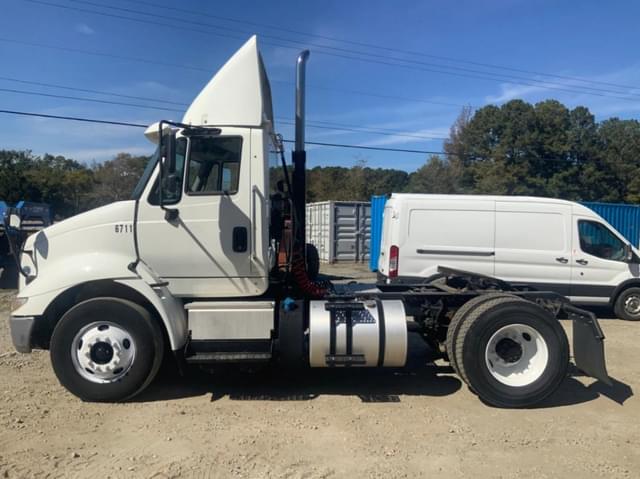 Image of International 8600 equipment image 2