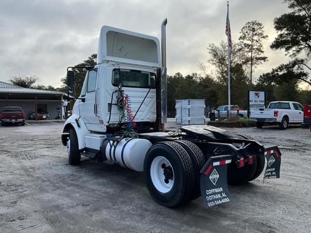 Image of International 8600 equipment image 2