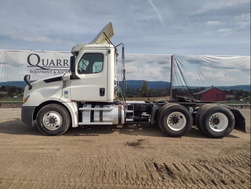 2018 Freightliner Cascadia Equipment Image0