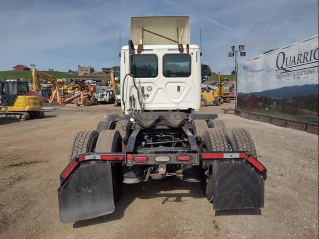 Image of Freightliner Cascadia equipment image 3