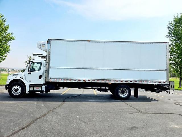 Image of Freightliner Business Class M2 106 equipment image 2