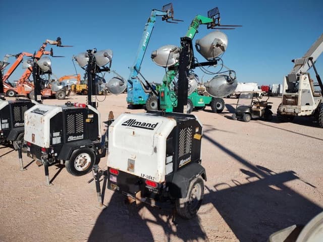 Image of Allmand Night-Lite V-Series equipment image 2