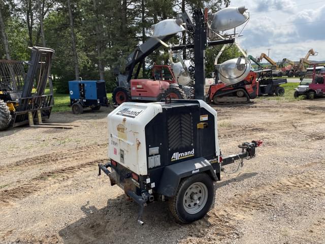 Image of Allmand  Night-Lite V-Series  equipment image 4