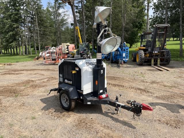 Image of Allmand  Night-Lite V-Series  equipment image 2