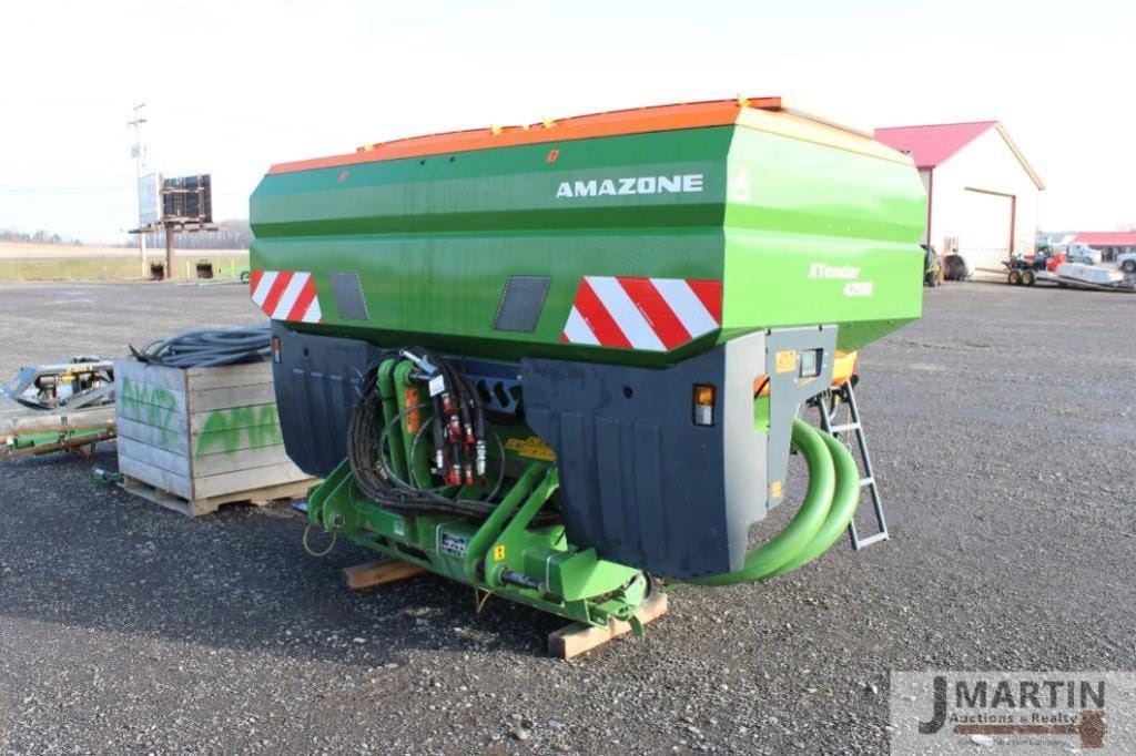 2018 Amazone Heckanbaubehaelter XTender 4200 Equipment Image0