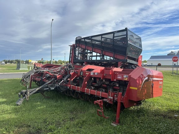 2018 Amity 2700 Equipment Image0