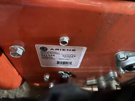 Image of Ariens Deluxe 28 SHO equipment image 1