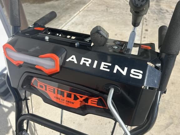 Image of Ariens Deluxe 28 SHO equipment image 2