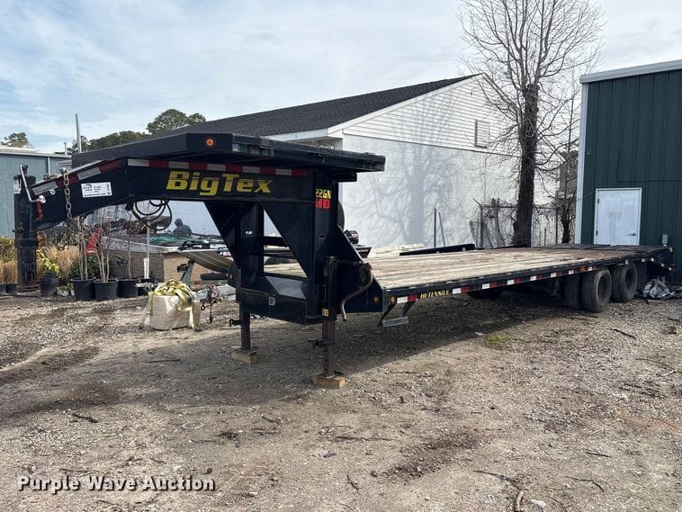 2018 Big Tex 22GN-25BK+5MR Equipment Image0
