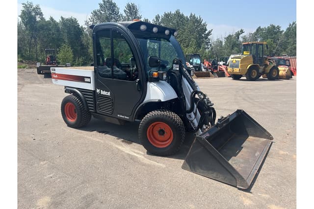 Image of Bobcat Toolcat 5600 equipment image 2