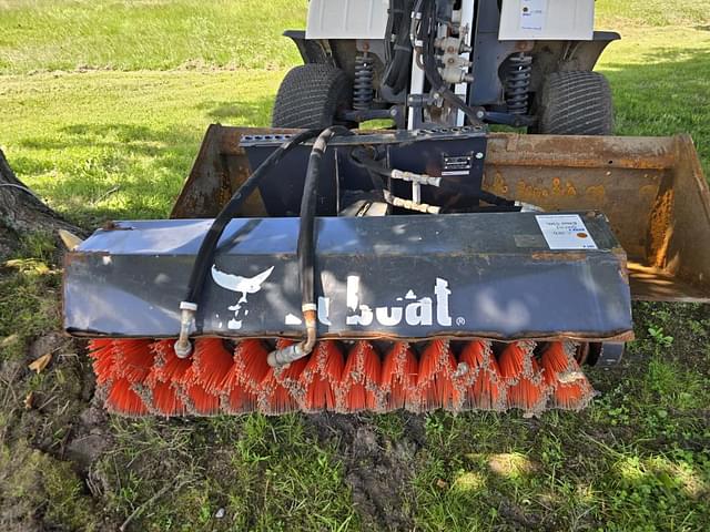 Image of Bobcat Toolcat 5600 equipment image 2