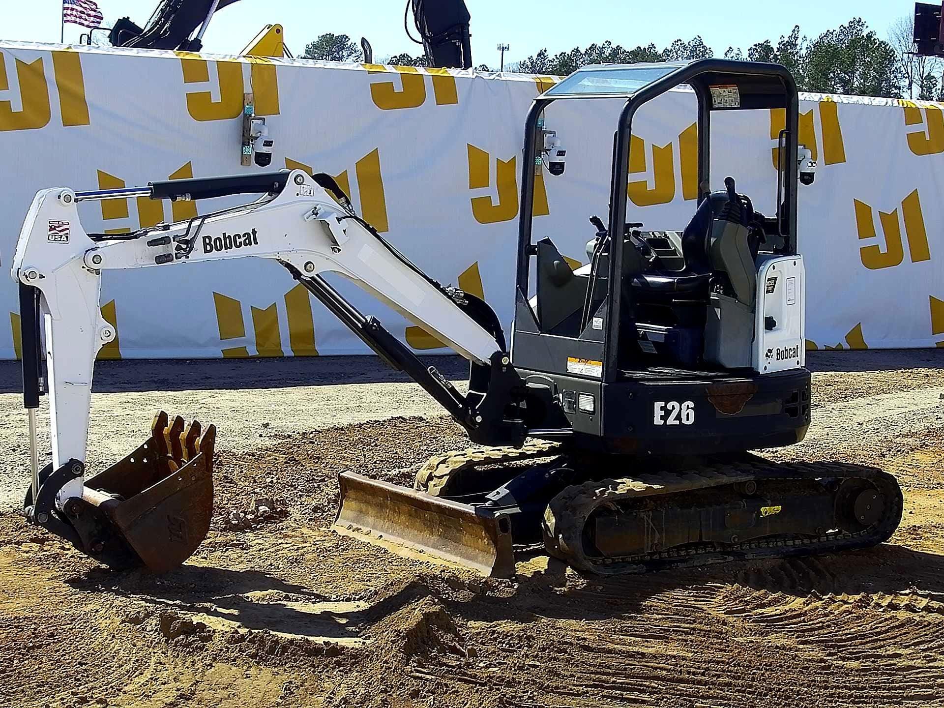 Main image Bobcat E26