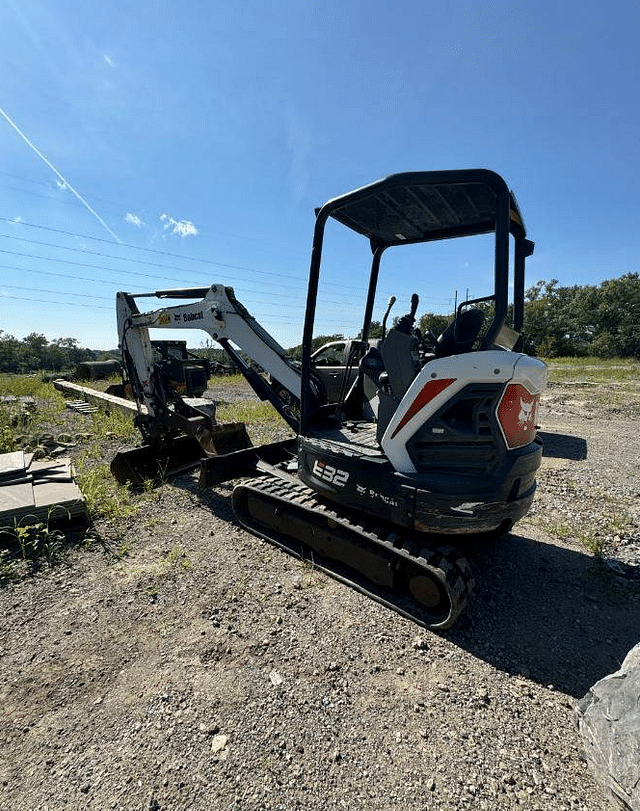 Image of Bobcat E32 equipment image 2