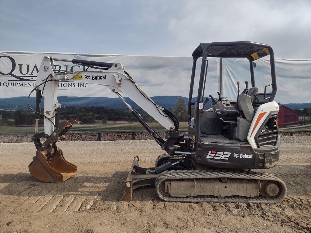 2018 Bobcat E32 Equipment Image0