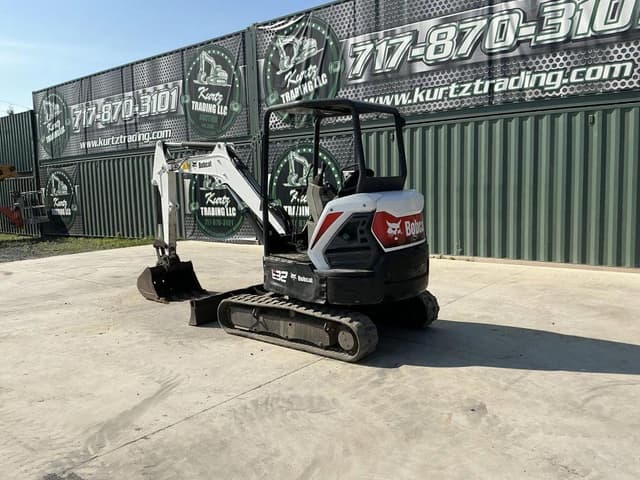 Image of Bobcat E32i equipment image 1