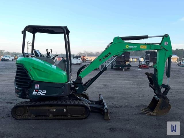 Image of Bobcat E32i equipment image 3