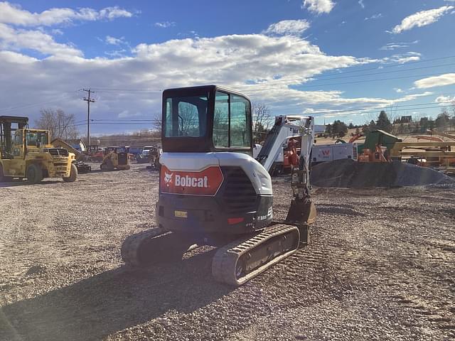 Image of Bobcat E35 equipment image 3