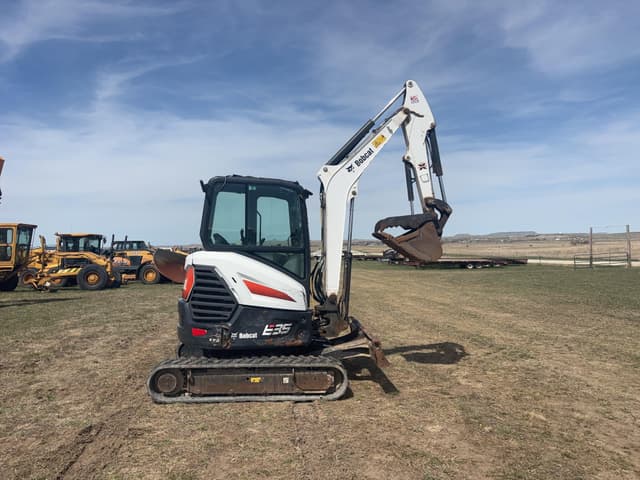 Image of Bobcat E35 equipment image 3