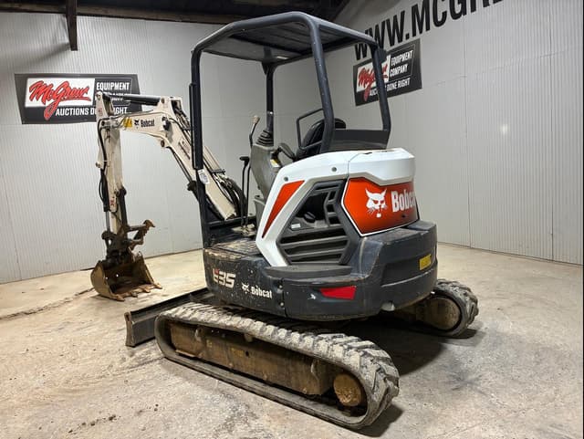Image of Bobcat E35 equipment image 2