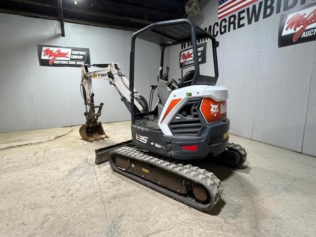 Image of Bobcat E35 equipment image 2