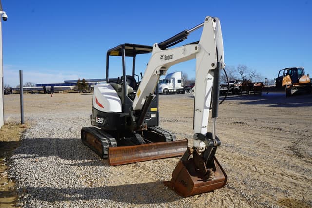 Image of Bobcat E35i equipment image 4